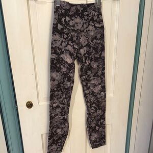 Lululemon black and white leggings